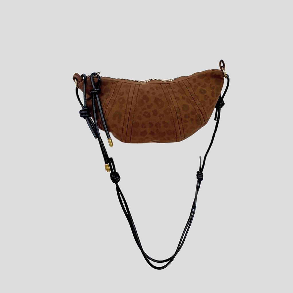2026 New Fashion Leopard Print Burrito Bag, a niche trendy retro aesthetic underarm bag, versatile for dates and everyday commutes.