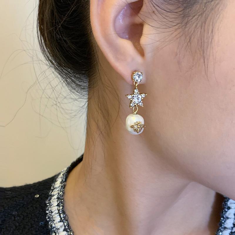 Серьги-пусеты «Бриллиантовая звезда пчела» с имитацией жемчуга, средневековые винтажные серьги с темпераментом, ретро нишевые серьги женские