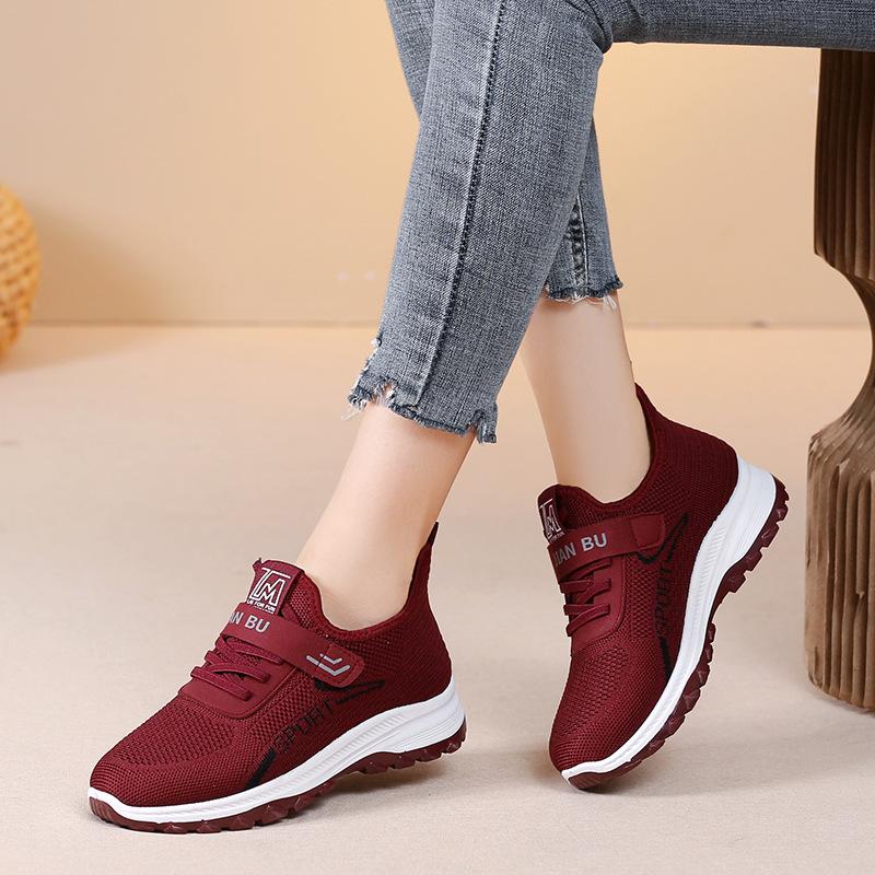 Тканевая обувь женская осенне-зимняя китайская обувь для ходьбы нескользящая мягкая подошва досуг спорт досуг