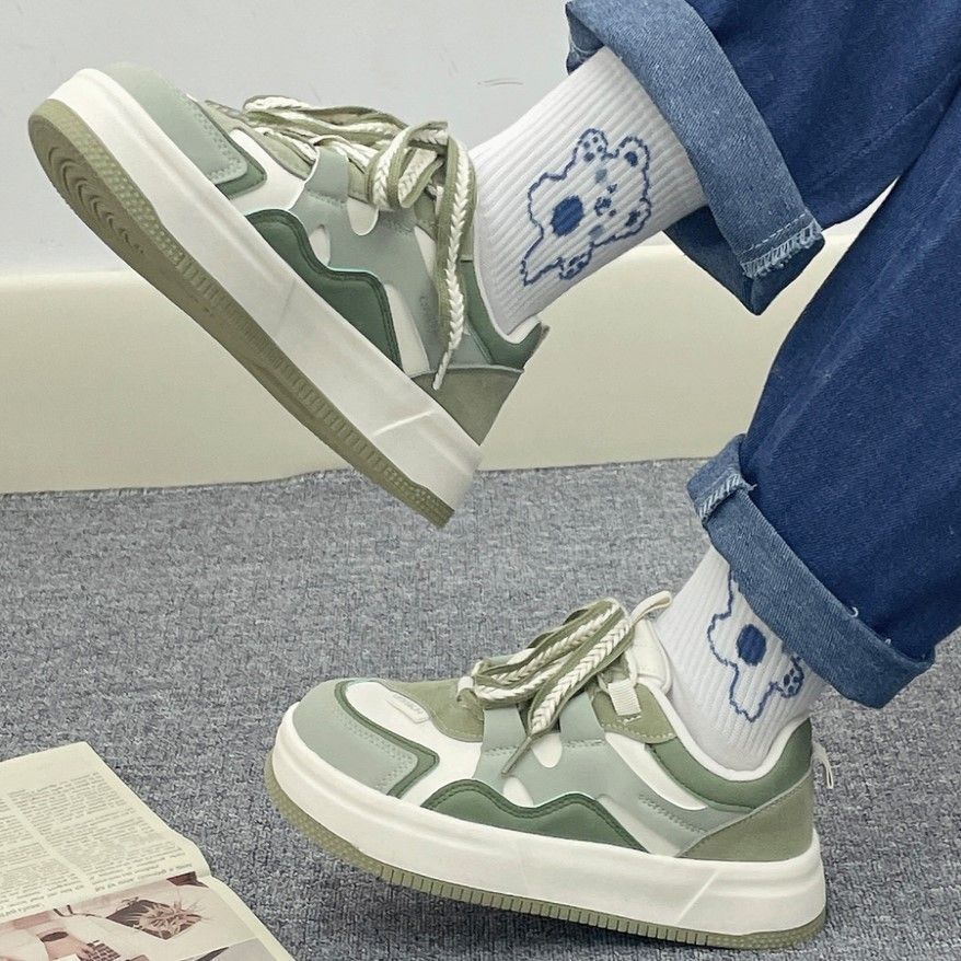 Популярные маленькие белые туфли женские 2025 весна и осень новая универсальная обувь для папы женская платформа нишевая студенческая модная обувь для скейтборда женская прилив