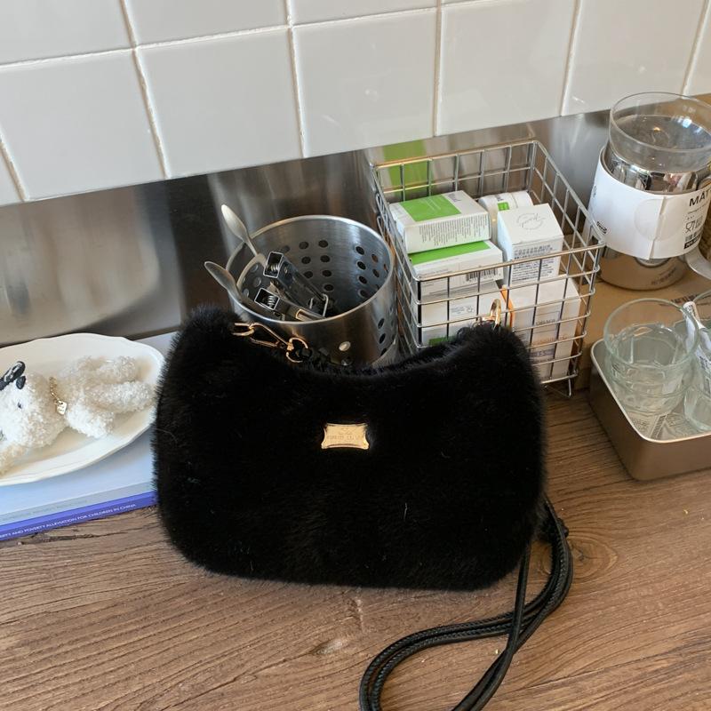 Милая плюшевая сумочка женская 2025 зима популярная новая модная универсальная сумка через плечо и мессенджер супер огонь интернет-знаменитость