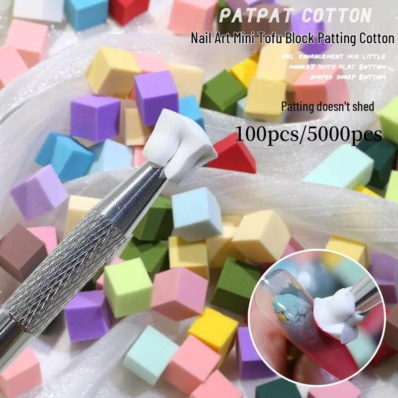 Блок-губка для градиентного нейл-арта: Мини-квадрат 1 см с растушевкой омбре и специальной кистью.