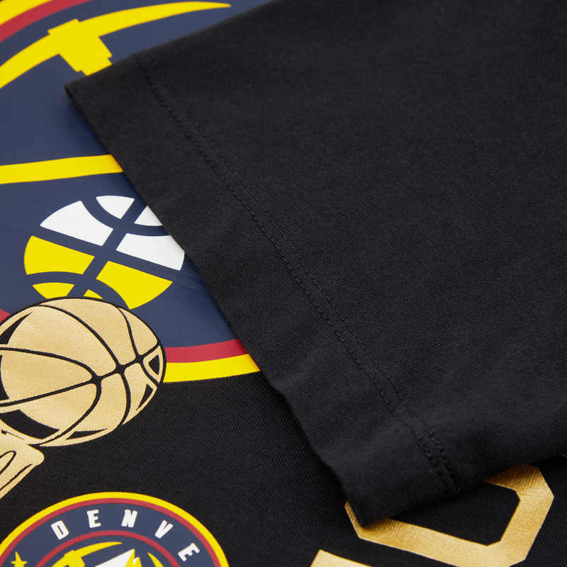 Nike X NBA Denver Nuggets Значок с буквенным принтом Баскетбольная футболка с круглым вырезом с коротким рукавом Мужские топы Черные HF1913-010