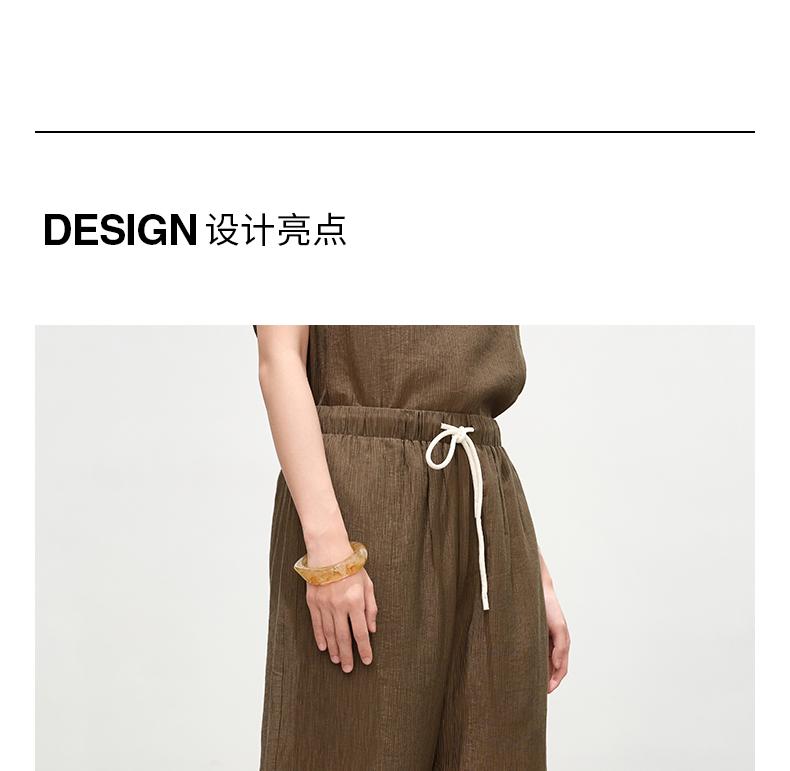 Simple and atmospheric straight leg pants