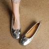 Французские ретро туфли-лодочки с заклепками для женщин, весенне-летняя новая модель, съемный цветок, круглый носок, туфли Мэри Джейн, балетки на плоской подошве
