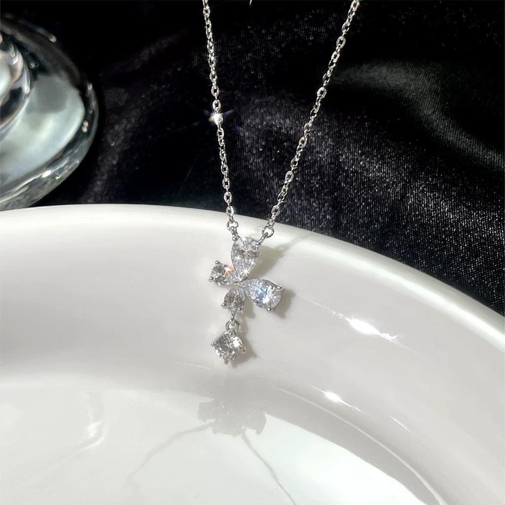 New Butterfly Necklace with Niche Design, Tassel Pendant, Simple Temperament, Collarbone Chain Accessory