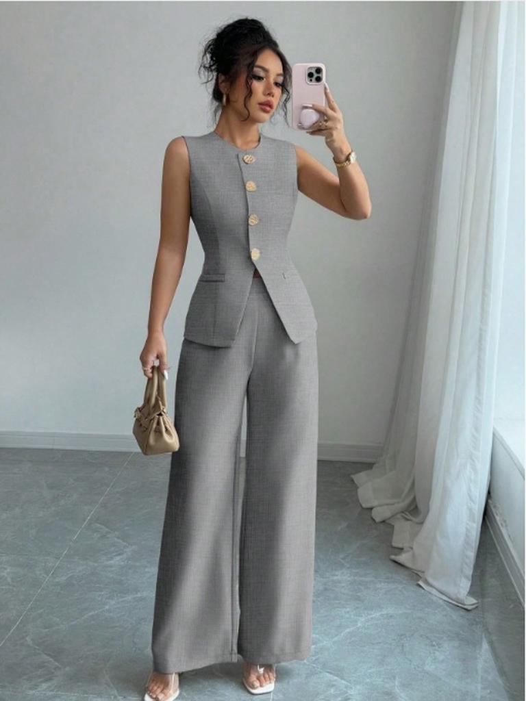 Женский костюм-двойка в стиле business casual: пиджак и брюки. Широкие брюки, длинные брюки, без рукавов.