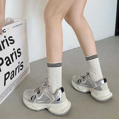 Серые корейские универсальные и легкие спортивные туфли на толстой подошве для женщин, лето 2025, новые туфли, показывающие ноги, маленькие, в гонконгском стиле, для папы