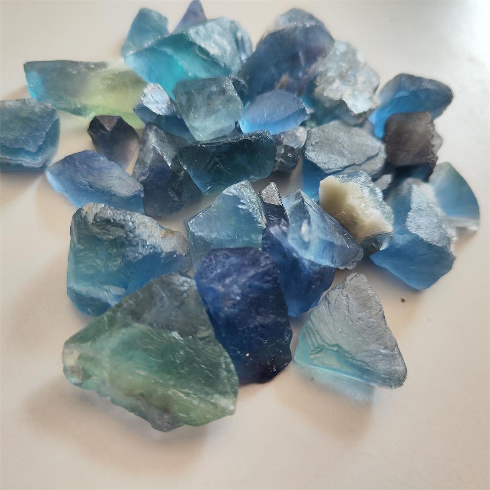 Натуральный синий флюоритовый камень, лечебная кварцевая руда, минеральный энергетический камень, флюоритовый орнамент, грубый кристалл, лечебные камни