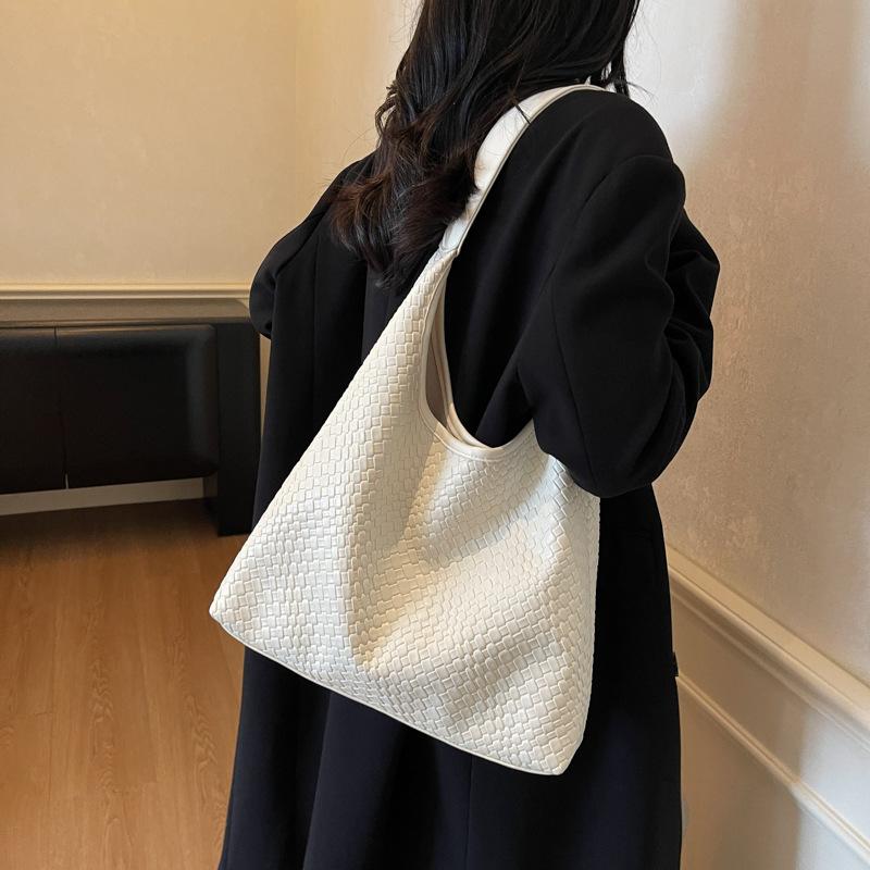 Ретро сумка женская большой вместимости 2025 новая осенне-зимняя повседневная на плечо сумка-тоут для мамы и ребенка премиальной текстуры для поездок на работу