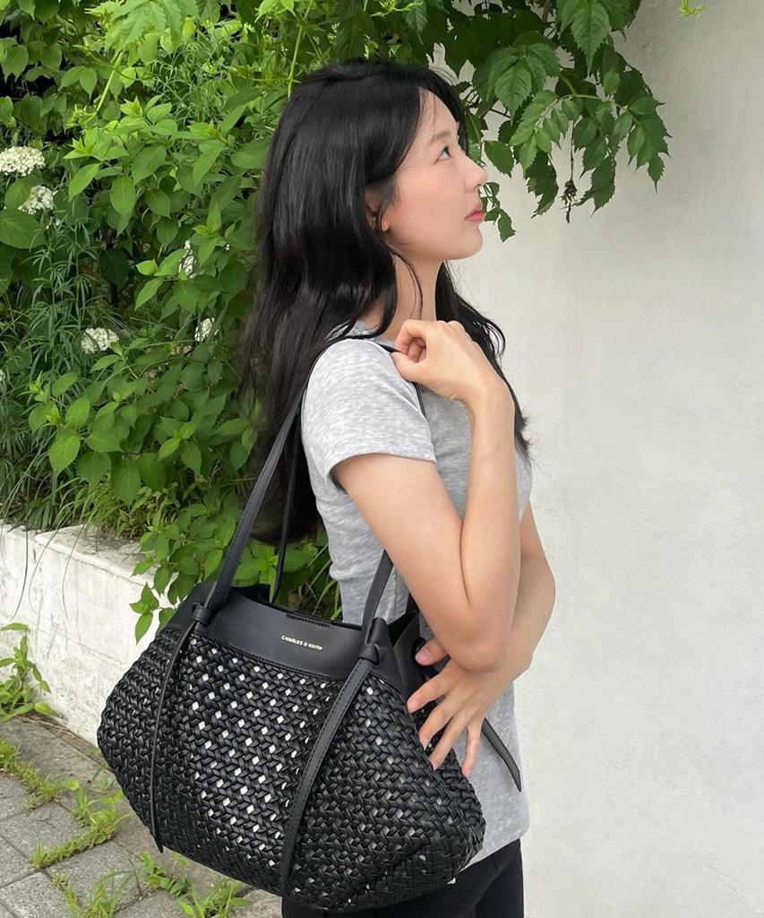 Плетеная сумка-тоут с воротником Charles & Keith 2 цвета Ck2-30701696-2