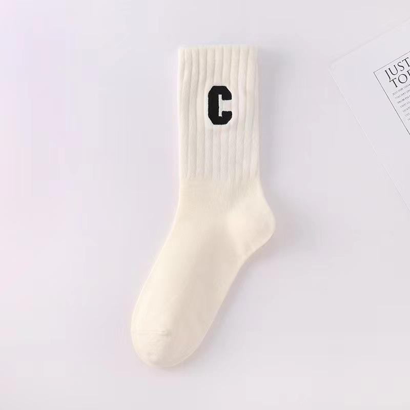 Женские хлопковые носки средней длины Big C — в студенческом стиле, модные, универсальные, идеально подходят для весны, осени и зимы.