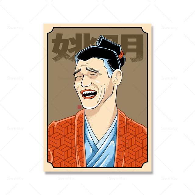 Забавный мужчина смеется, указывая на плакат маслом, пьет чай, японское украшение дома