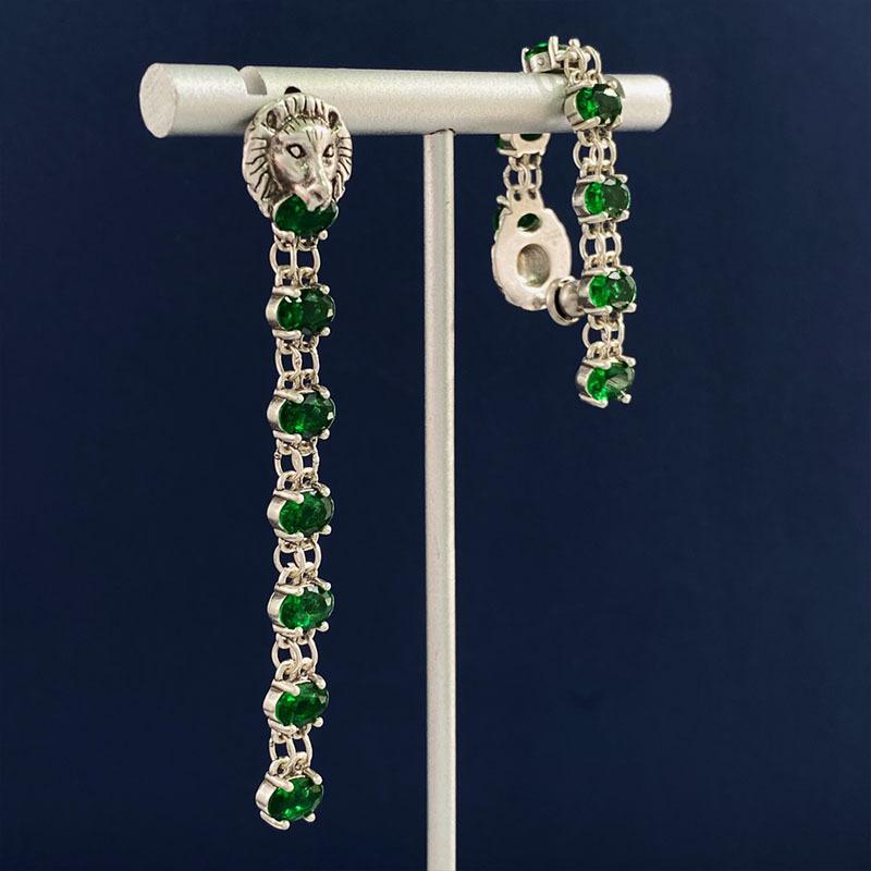 Средневековые серьги в женском стиле с изумрудным камнем, длинные серьги-гвоздики в виде головы льва, преувеличенные ретро-серьги