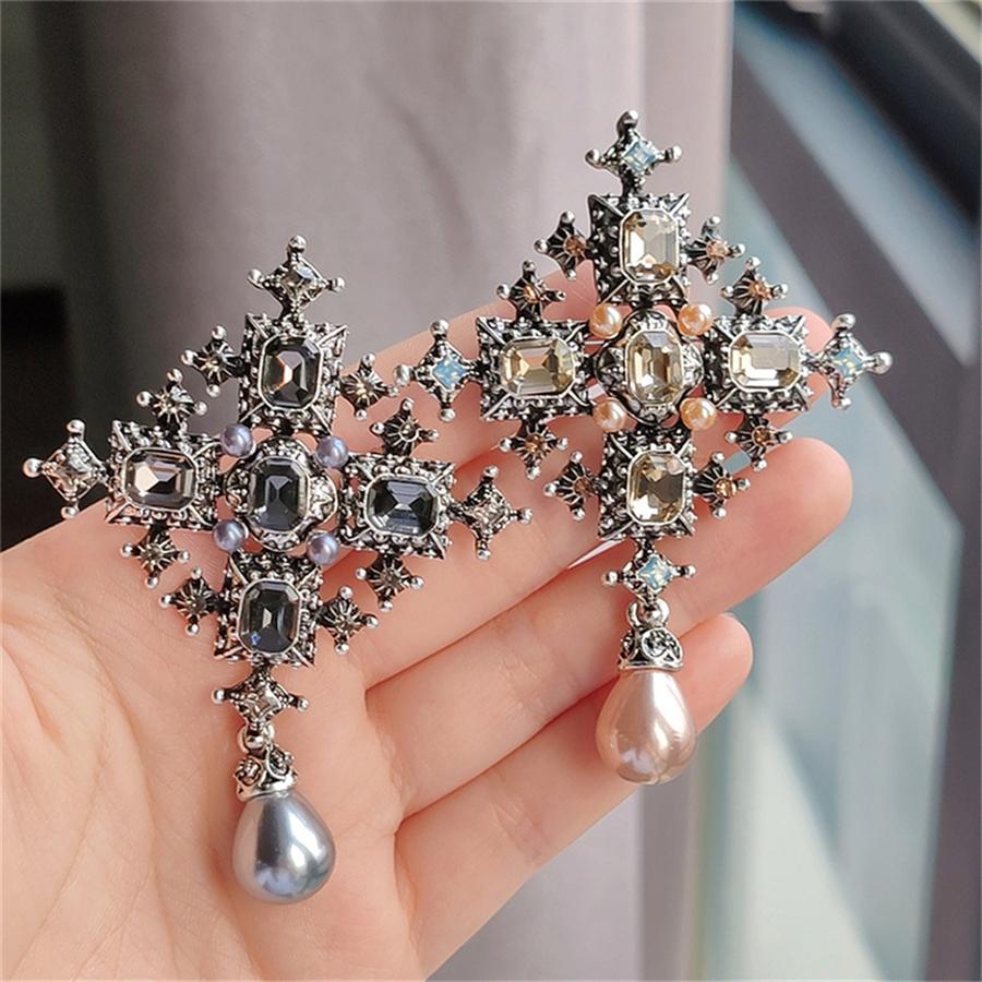 New Baroque Cross Rhinestone Brooch Female Temperament Coat Pin Corsage Shirt Collar Pin Versatile Accessories