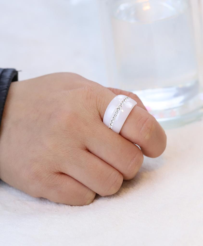 Роскошное романтическое прозрачное черно-белое керамическое кольцо, ювелирные изделия для женщин, аксессуары, модное ювелирное кольцо с блестящим кристаллом