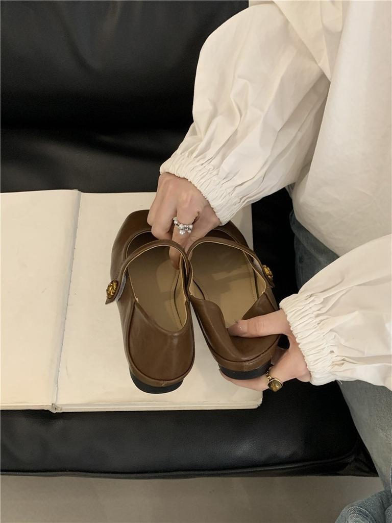 2025 Spring and Autumn Korean Version of Xiaoxiangfeng Chic Soft Sole Soft Leather Square Head Shallow Mouth One-word Buckle Flat Heel Mary Jane Shoes