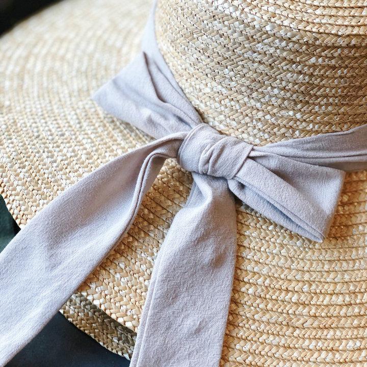 Весенне-летняя соломенная шляпа с широкими полями в стиле ретро, летняя шляпа с плоскими полями для защиты от солнца, шляпа для отпуска, элегантная шляпа с бантом в стиле Хепберн