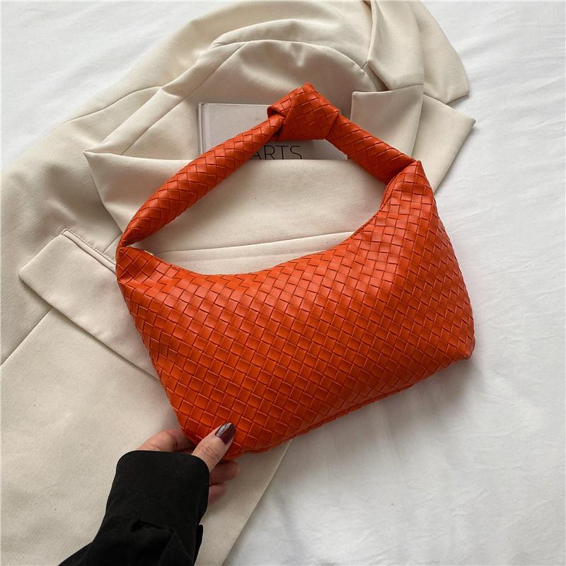 Internet Celebrity Retro Simple Bag Women 2025 New Fashion Casual Oblique Span Woven Bag Shoulder Armpit Small Square Bag