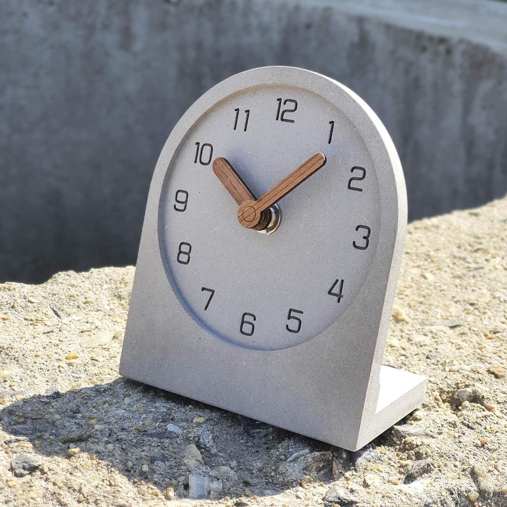 Mooqs Настольные Бесшумные Мини Часы на Батарейках АА для Комнаты, Серые, Часы, Часы, Деревянные, Аналоговые, Тихие, Механизм, Размер, Работают, Простые, Ручной работы, Стильные,