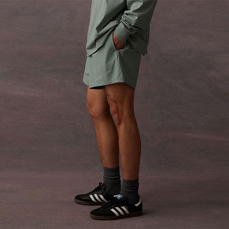 Fear of God Essentials Беговые нейлоновые шорты Платан Мужские Низ Зеленый 160BT224041F