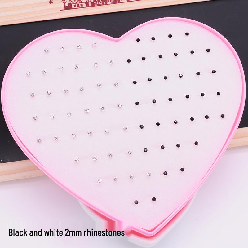 Набор акриловых серег-гвоздиков в форме сердца в пластиковой коробке