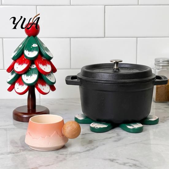 Folding Wooden Potholder Christmas Tree Trivets, Durable Pine Wood Potholders with Storage Stand, Decorative Holiday Tray Heat Resistant Foldable