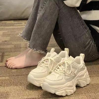 Мода Весна Новые Модные Спортивные Туфли на Толстой Подошве с Ремешком из Чистой Кожи с Увеличением Роста Повседневная Обувь Кроссовки на Платформе 2025