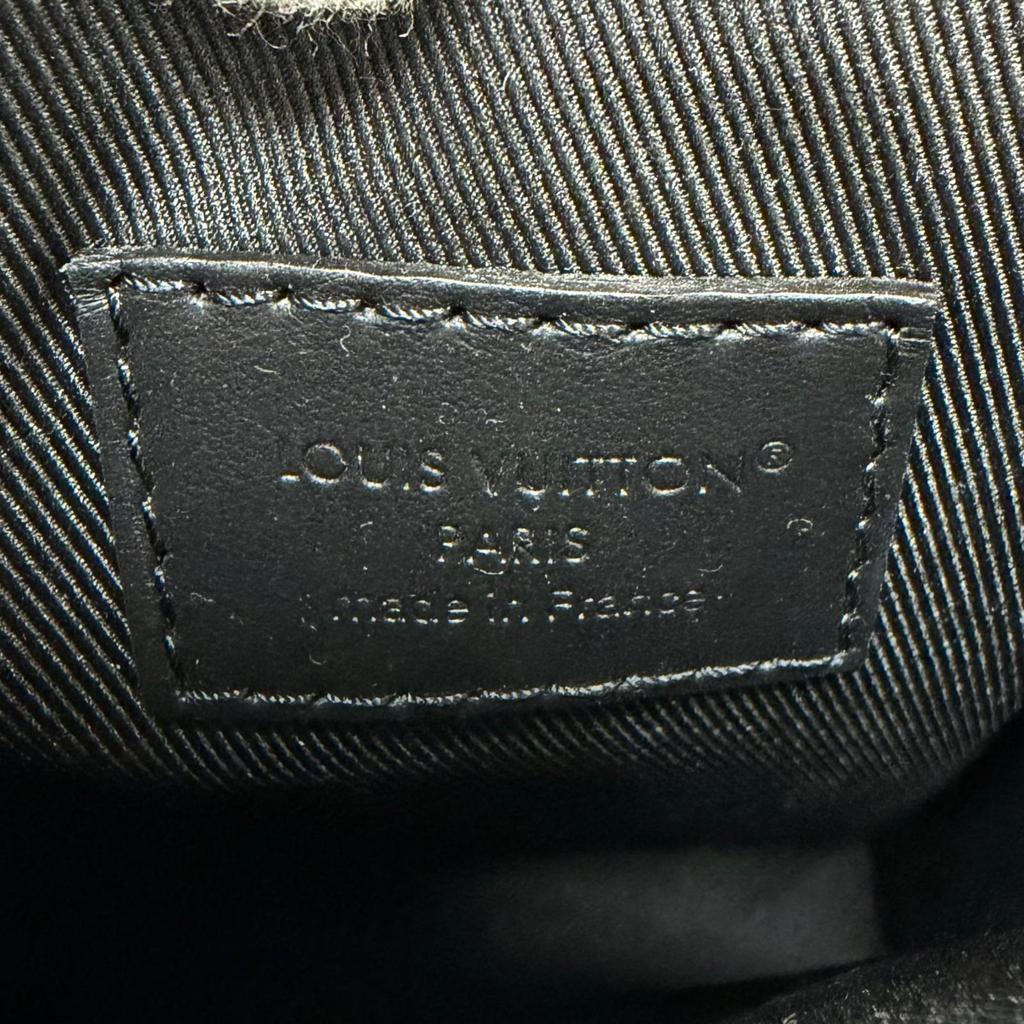 Отличная вертикальная сумка-кроссбоди LOUIS VUITTON S Lock, носимая как кошелек, б/у