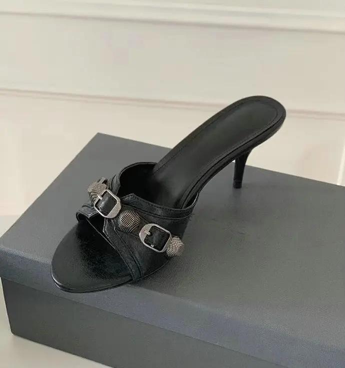 Летние тапочки с пуговицами, женские новые роскошные туфли на высоком каблуке, сексуальные туфли-шпильки, сексуальные сандалии для улицы, женские шлепанцы