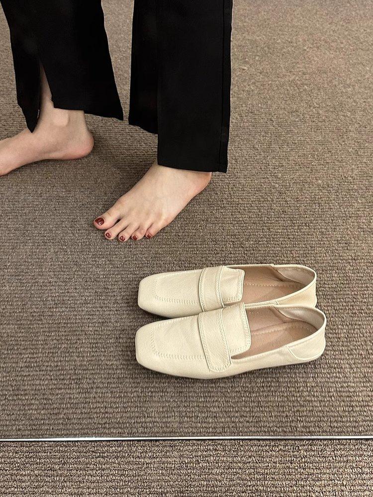 Весна 2024 новые туфли с квадратным носком в стиле ретро на плоской подошве, повседневные одинарные туфли из мягкой кожи на мягкой подошве, лоферы на одном педале, маленькие кожаные туфли женские