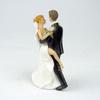 Reusable Romantic Groom Bride Marry Resin Figurine Wedding Cake Topper Wedding Decoration High Quality