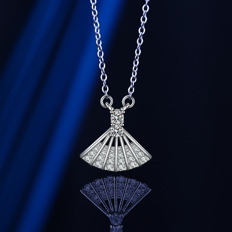 New Skirt Necklace Chain Chain Chain Women Small Luxury Inlaid Japan and Korea Simple Fan Pendant