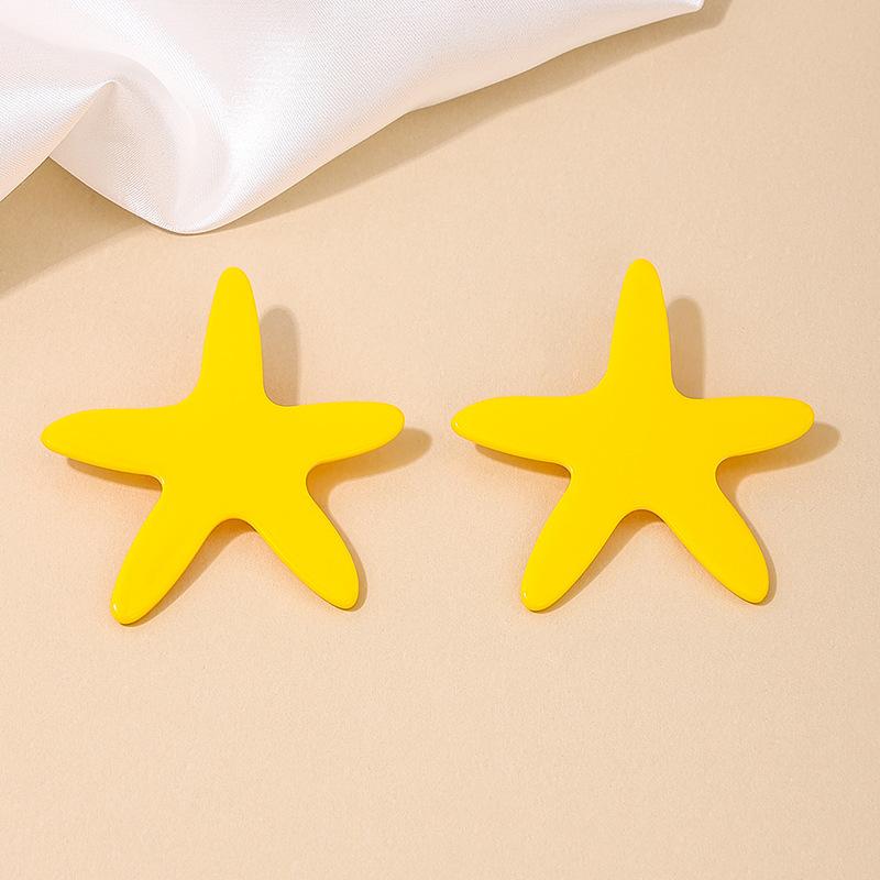 Модные серьги-гвоздики для женских украшений