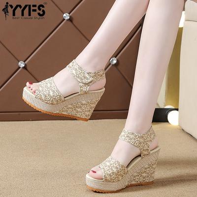 Женские босоножки на высокой платформе