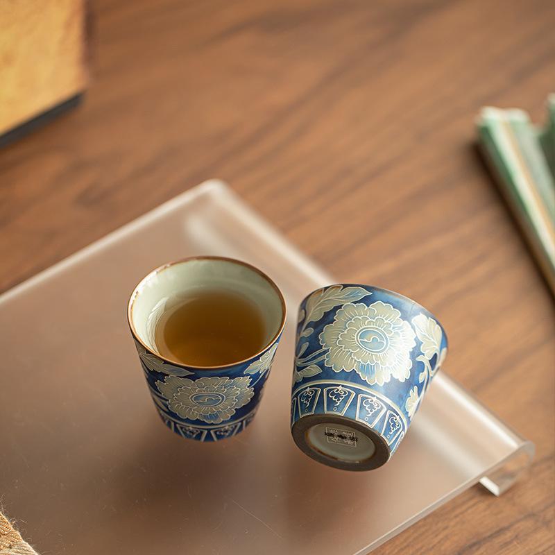 Сине-белая пиала для чая с пионом, керамическая пиала мастера, китайский чай гунфу, элегантная коллекционная чайная посуда, подарок для любителей чая