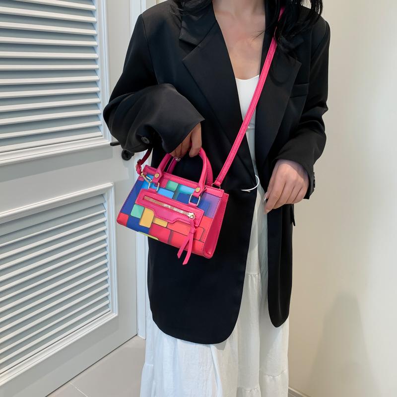 Новая летняя контрастная цветная простая и модная ручная сумка через плечо, маленькая квадратная сумка, повседневная сумка через плечо