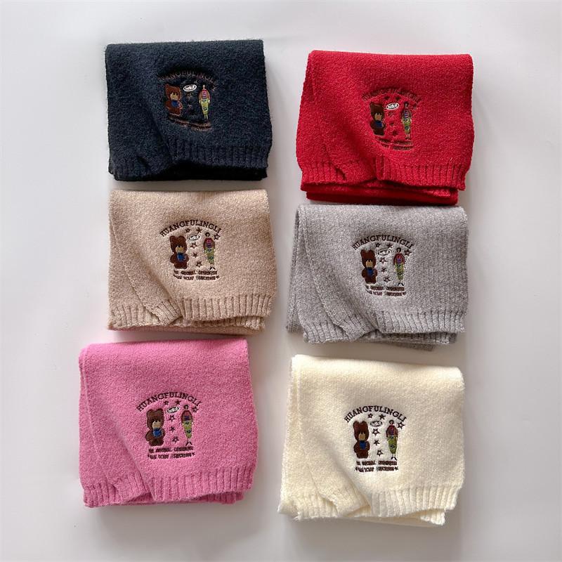 A New High End Women's Winter Scarf with Bear Embroidery Thick and Warm Cold Proof Knitted Woolen Scarf Shawl