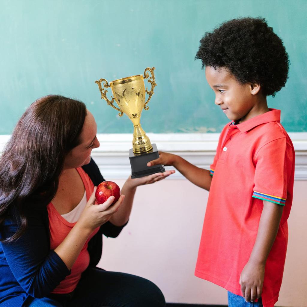 Iplusmile Детский пластиковый трофей, Кубок победителя, Наградной трофей для детей, Спортивные игры, Соревнования, Приз, Высота примерно 6 дюймов