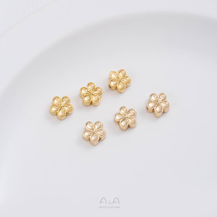 Проставки в виде цветков сливы из золота 14 карат для изготовления ювелирных изделий - Стойкое сохранение цвета, Мелкий цветочный бисер для самостоятельного изготовления браслетов и бэнглов.