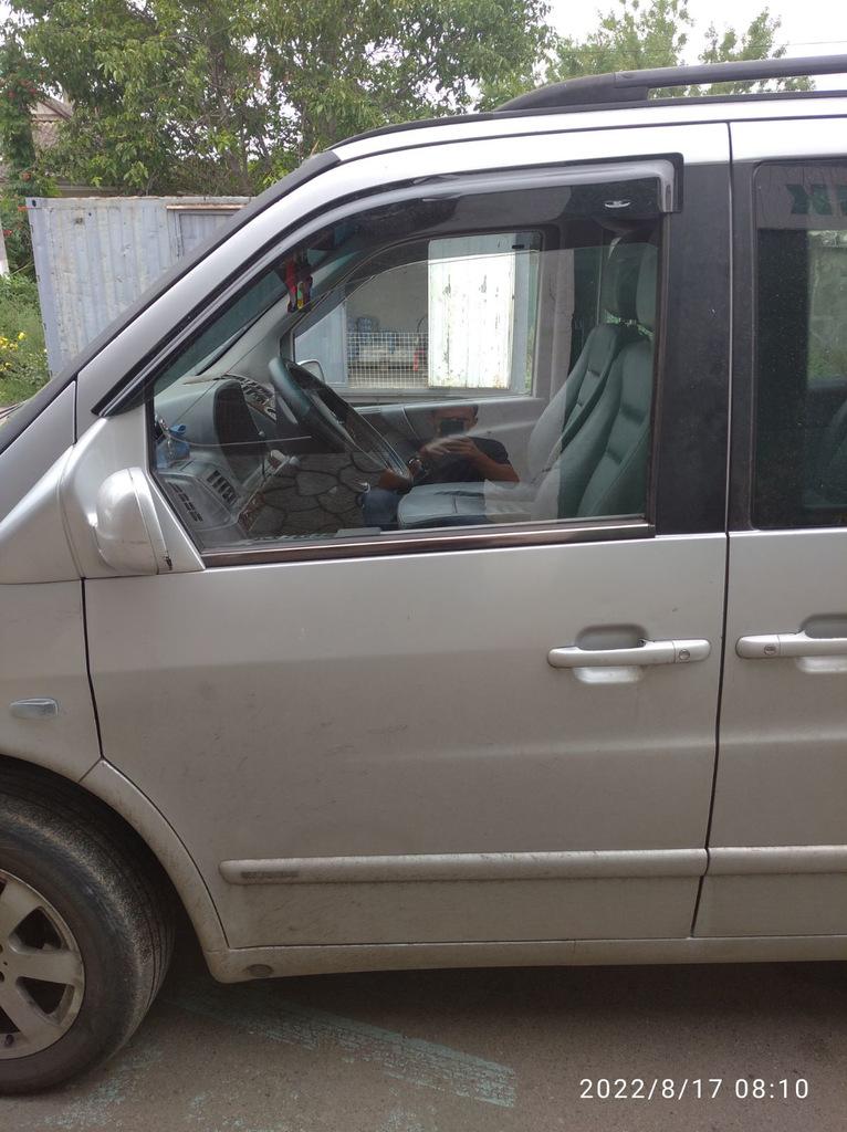 Ветровики (2 шт, HIC) для Mercedes Vito W638 1996-2003 гг