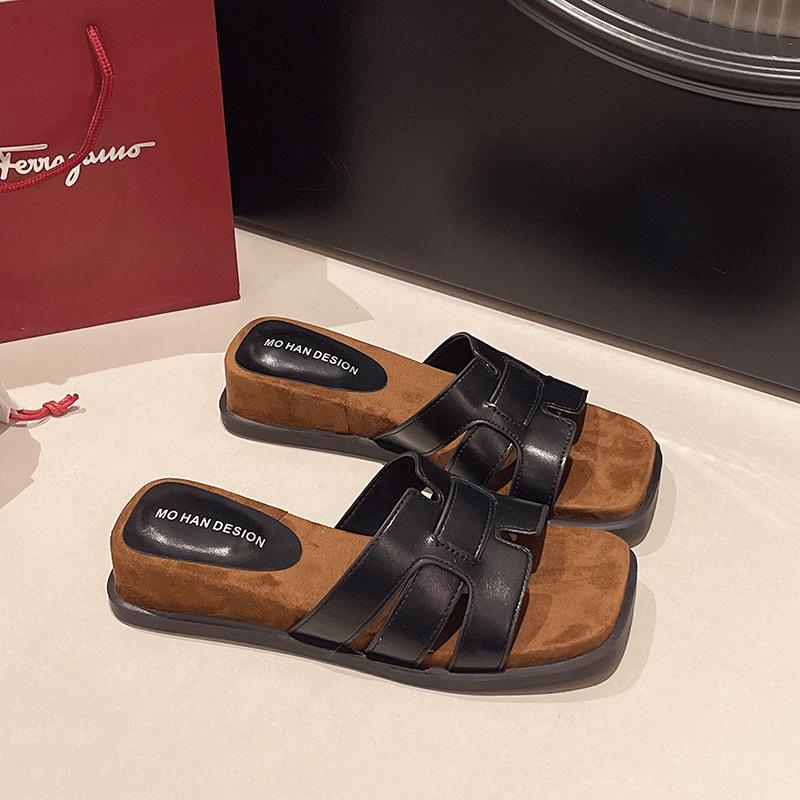 Versatile Summer White Outer Slippers Girl 2025 New Niche Fashion Woven Beach One-word Drag Fairy Sandals