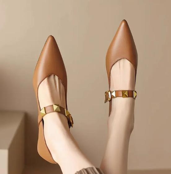 Новые женские туфли Temperament с острым носком, тонкие туфли для женщин, модные металлические декоративные тонкие каблуки, женская обувь