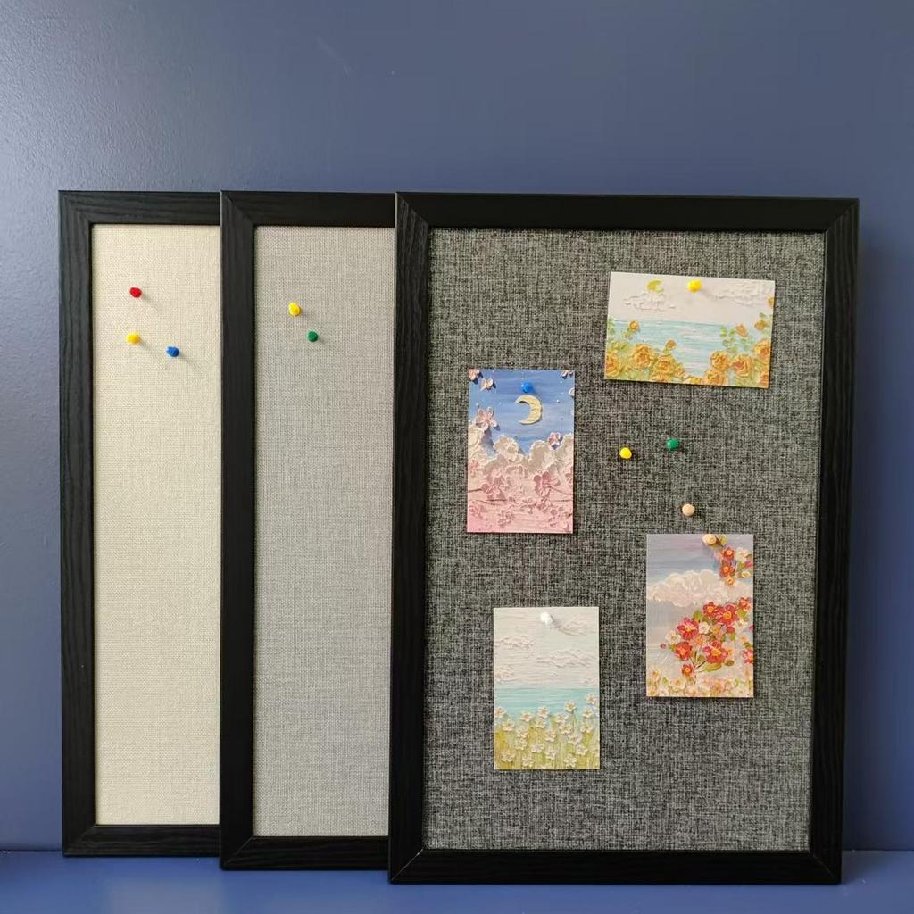 Пробковая доска с бахромой и черной рамкой: Настенный дисплей для фотографий и сообщений на тему детского сада