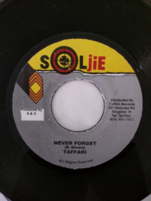 7-дюймовая пластинка TAFFARI Never Forget NONE Soljie Ямайка Регги Ска Даб Б/у