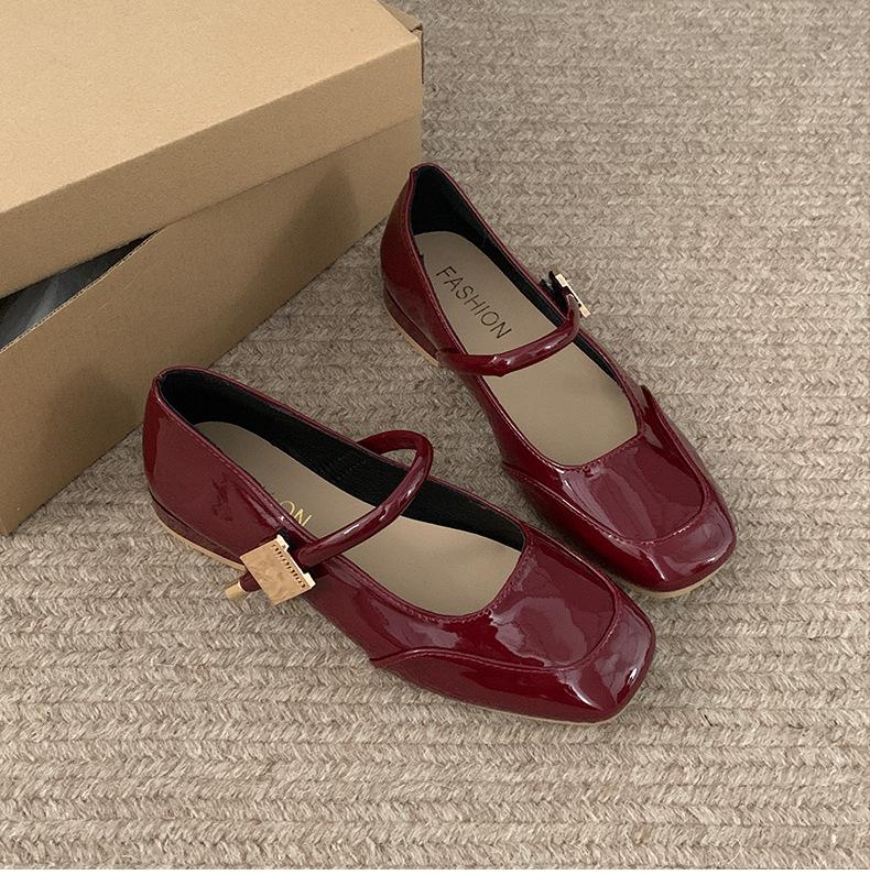 Красные туфли Мэри Джейн с квадратным носком, французские, с юбкой, с неглубоким вырезом, на плоской подошве, женские, новые весенне-осенние 2025 года, в стиле маленькой француженки