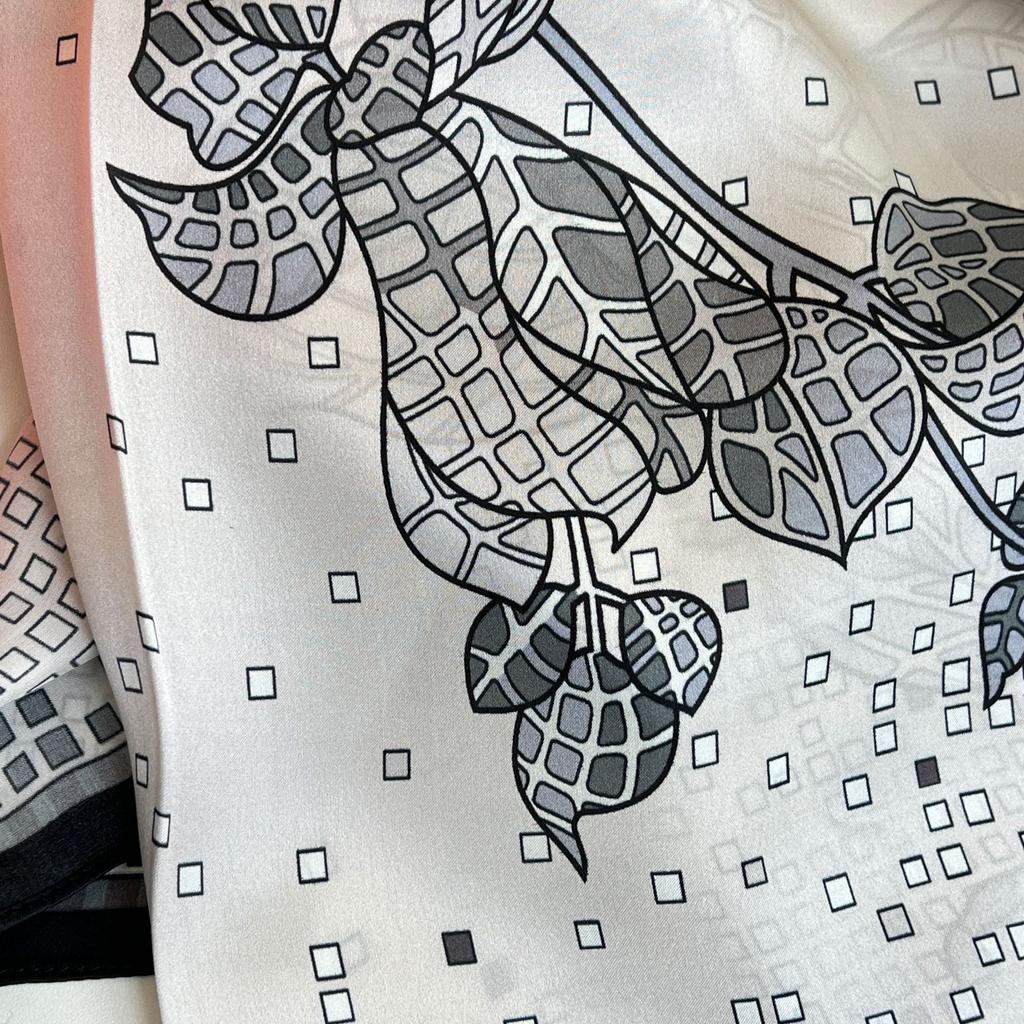 Minimalist Style Silk Scarf Women'S Spring Mulberry Silk Small Square Scarf High-End Decorative Scarf Medium Square Scarf