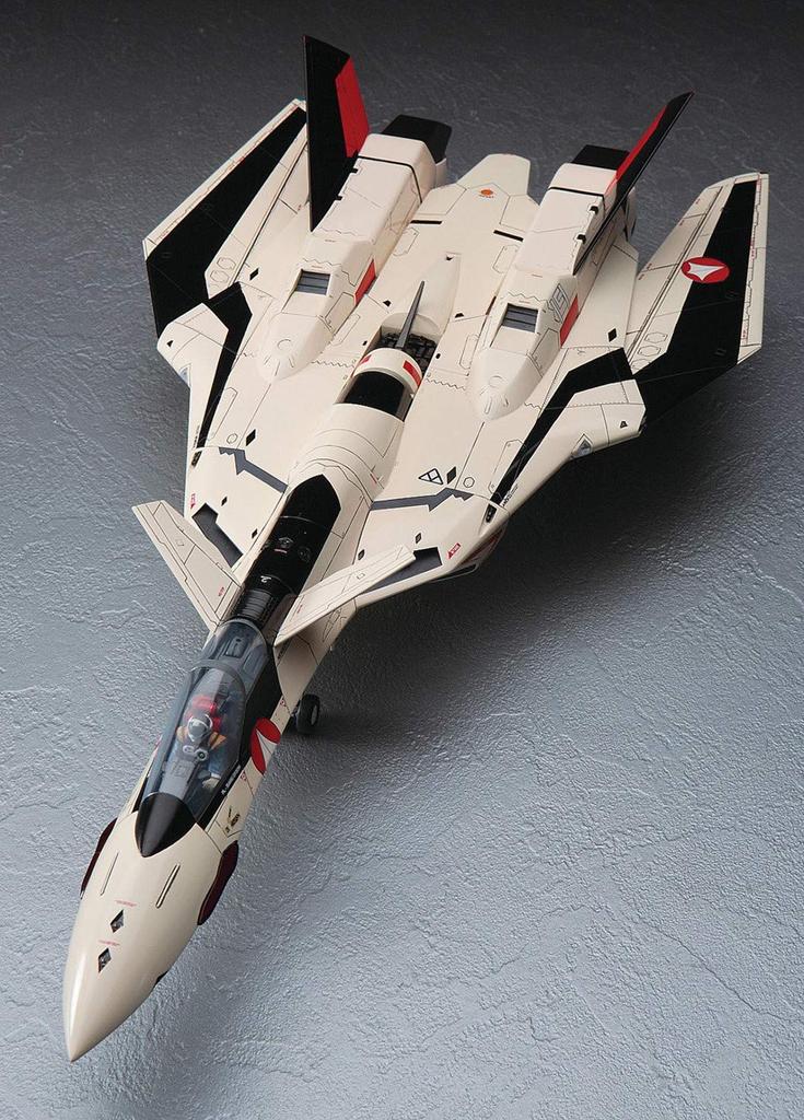Hasegawa Пластиковая модель Macross Plus MC01 YF-19 1/48