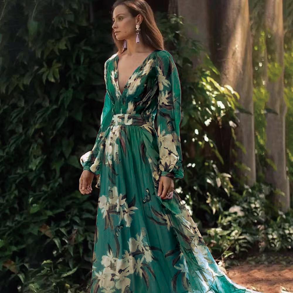 In the winter of 2008, the new European and American women's clothing V-neck long-sleeved four-sided elastic-printed big pendulum dress