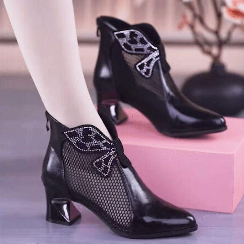 Женские летние босоножки 2025 года, ботильоны с бантом и стразами, мягкая подошва, острый нос, толстый каблук, модные сетчатые туфли